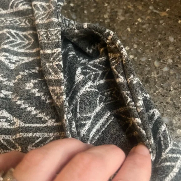 LuLaRoe Emily Gray and White Southwest Dress Long Sleeves and Pockets Size XL - Picture 4 of 5